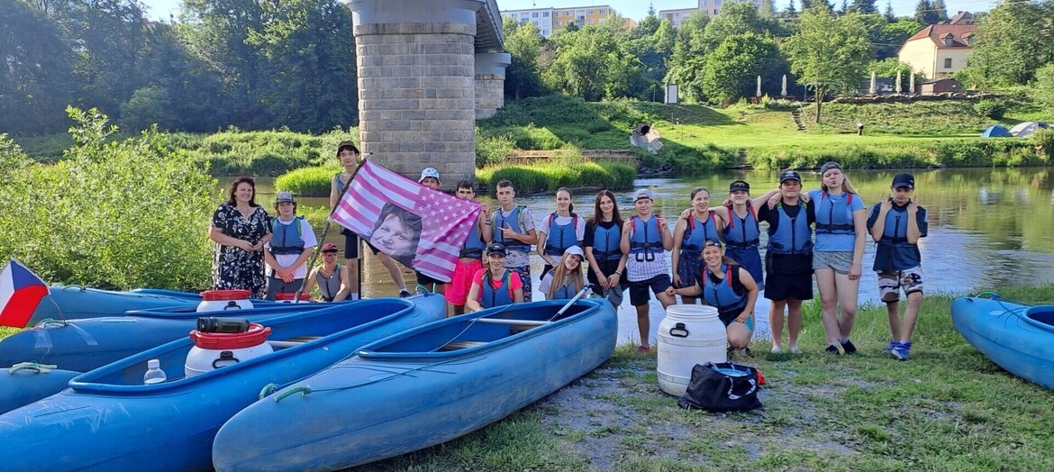 Rozloučení s deváťáky na řece Berounce